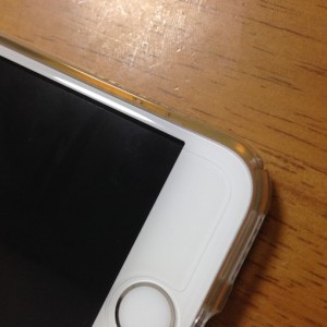 iPhone6の保護フィルムのサイズが足りない図