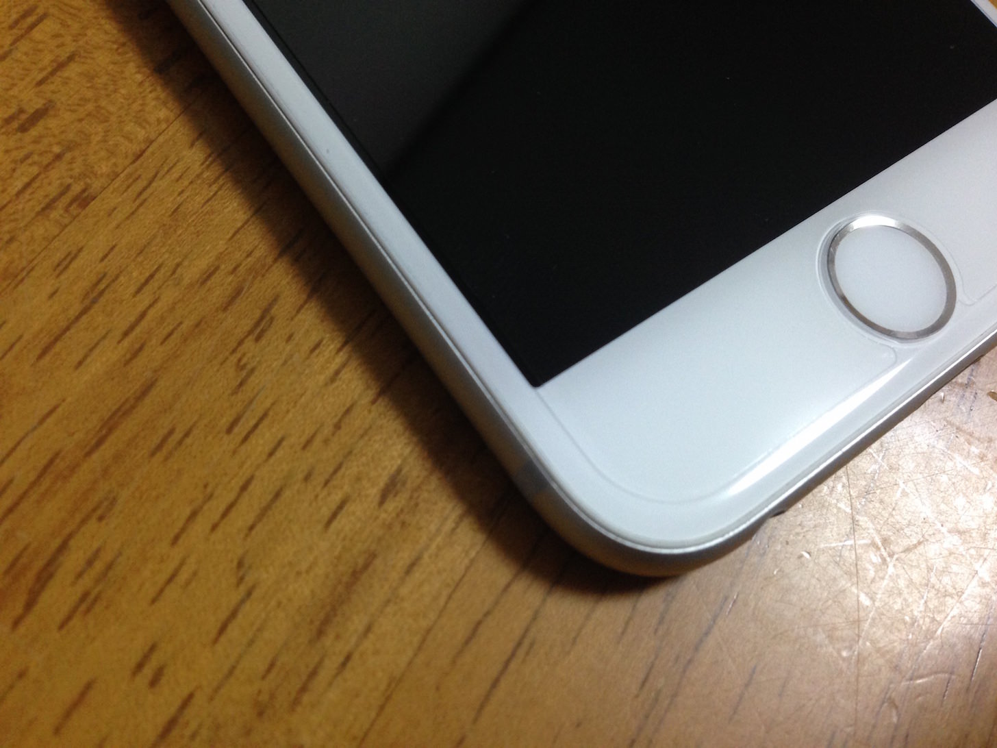 iPhone6 保護フィルム貼った