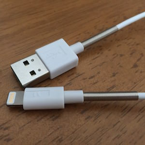 バネ付きLightningケーブル